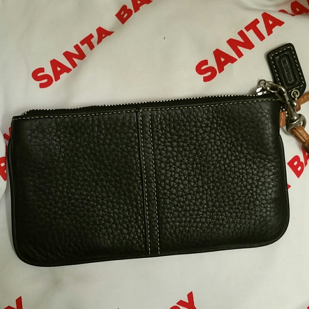 Coach   Excellent Condition - Picture 2 of 6